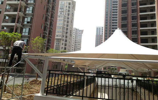 拉膜現(xiàn)場施工圖