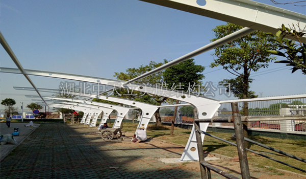 膜結(jié)構(gòu)車(chē)棚現(xiàn)場(chǎng)施工圖