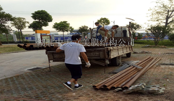 膜結(jié)構(gòu)車(chē)棚現(xiàn)場(chǎng)施工圖