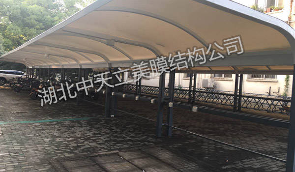 膜結構自行車棚