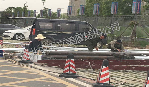 膜結構自行車停車棚