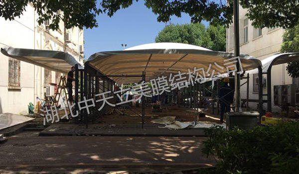 膜結構自行車停車棚