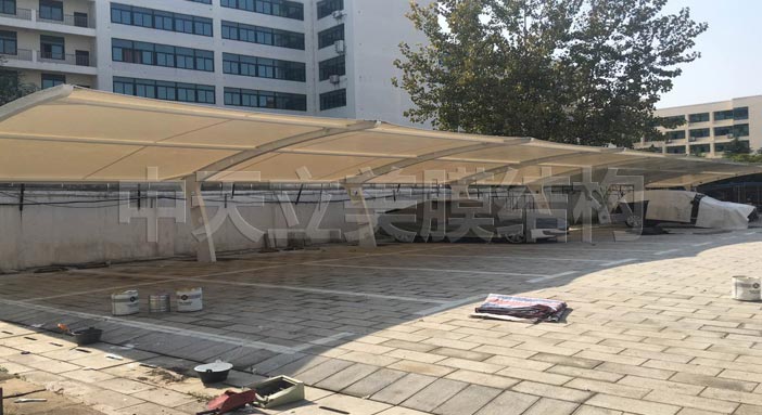 中天立美膜結(jié)構(gòu)車棚成品照