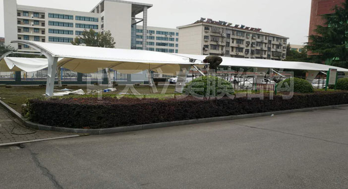 中天立美膜結(jié)構(gòu)車棚施工照片