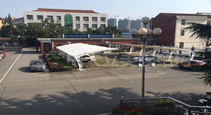 中天立美膜結(jié)構(gòu)車棚成品照