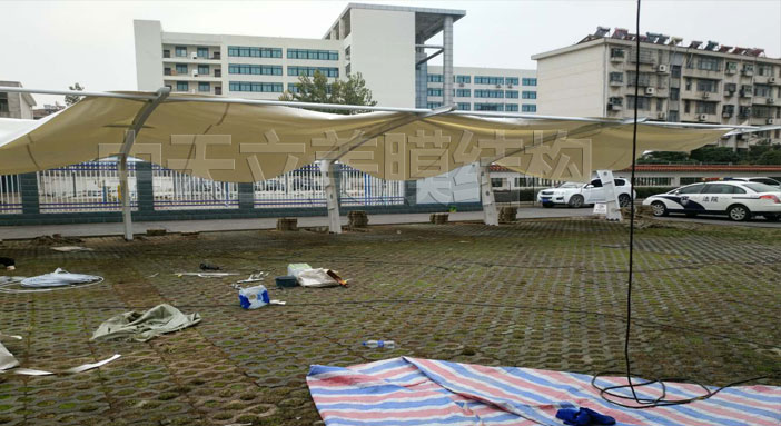 中天立美膜結(jié)構(gòu)車棚施工照片