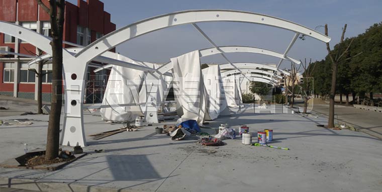 中天立美停車棚拉膜照片