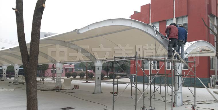 中天立美停車棚拉膜照片