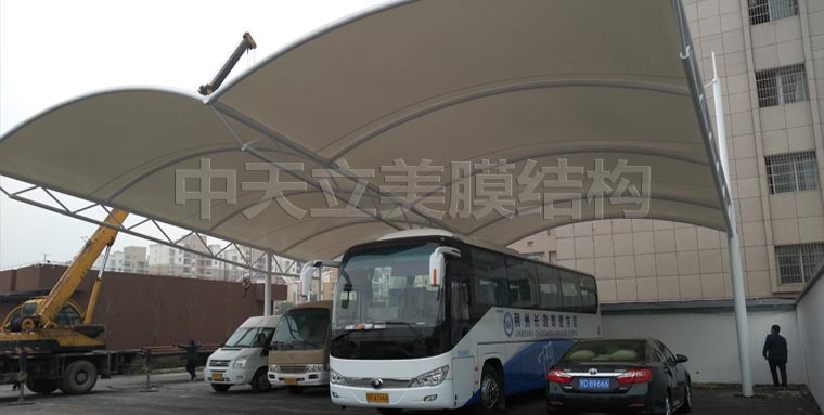 荊州湘荊長(zhǎng)鴻駕校大車(chē)車(chē)棚現(xiàn)場(chǎng)照