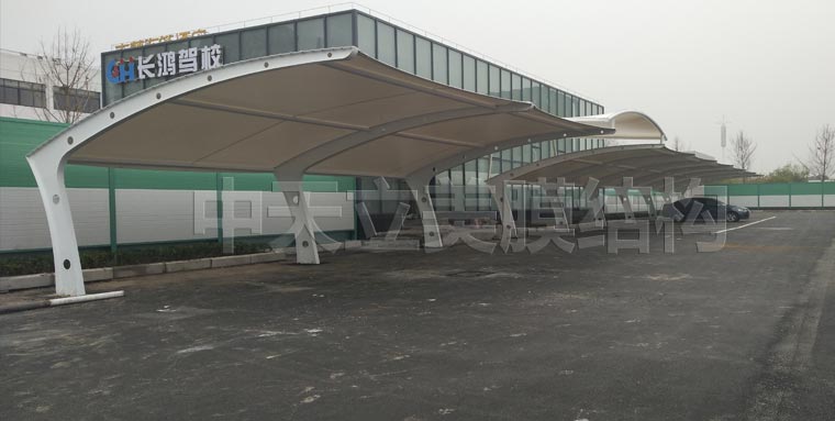 中天立美膜結(jié)構(gòu)車棚施工照