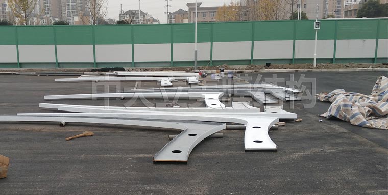 中天立美膜結(jié)構(gòu)車棚施工照片