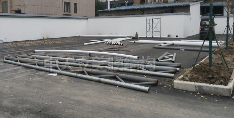 荊州湘荊長(zhǎng)鴻駕校大車(chē)車(chē)棚現(xiàn)場(chǎng)照