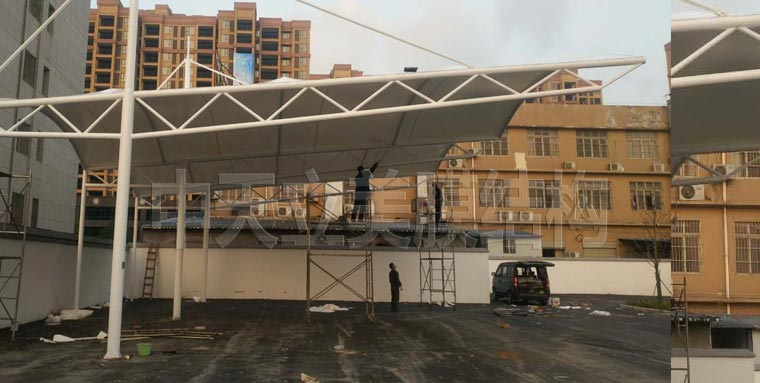 荊州湘荊長(zhǎng)鴻駕校大車(chē)車(chē)棚現(xiàn)場(chǎng)照