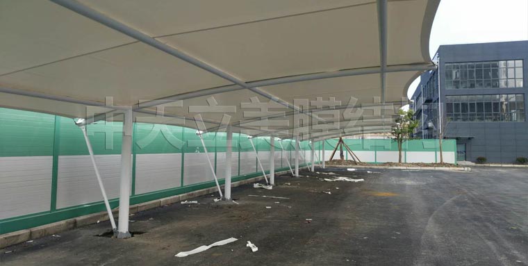 中天立美膜結(jié)構(gòu)車棚完工照片