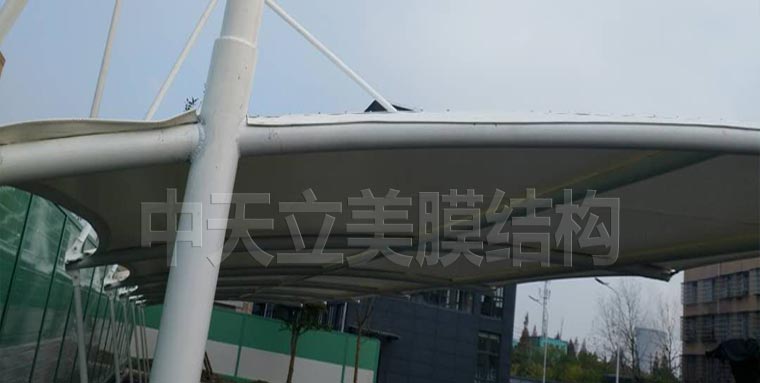 中天立美膜結(jié)構(gòu)車棚完工照片