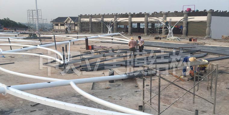 中天立美膜結(jié)構(gòu)造浪池施工照