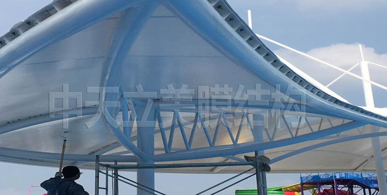 中天立美膜結(jié)構(gòu)造浪池施工照