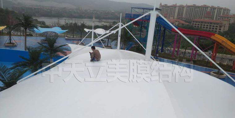 中天立美膜結(jié)構(gòu)造浪池完工照