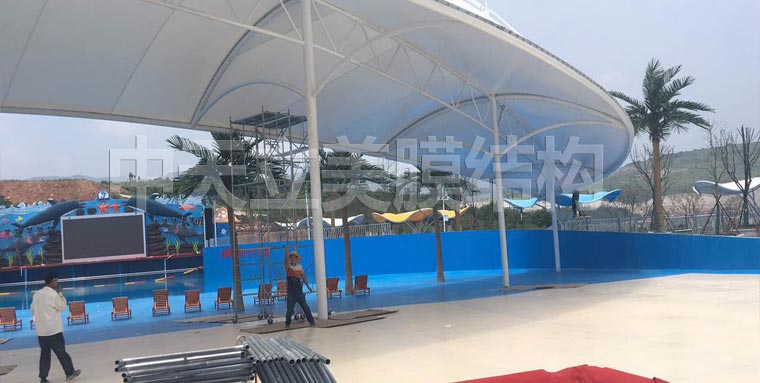 中天立美膜結(jié)構(gòu)造浪池施工照