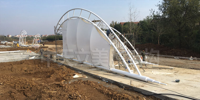 中天立美-現(xiàn)場拉膜1