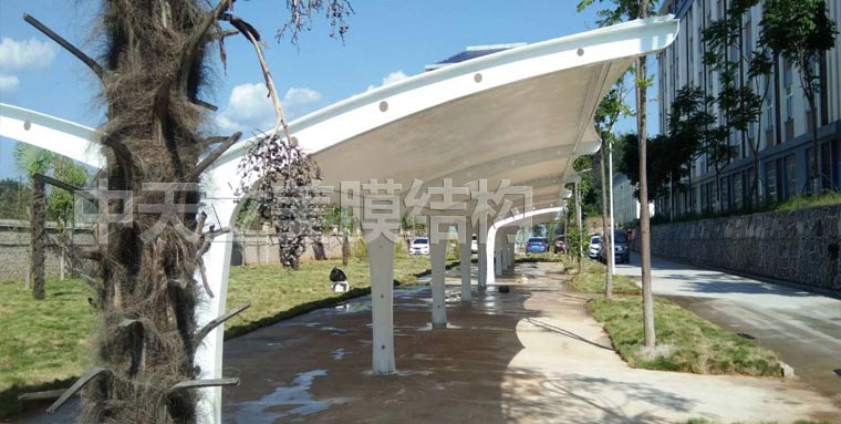 中天立美膜結(jié)構(gòu)車棚完工