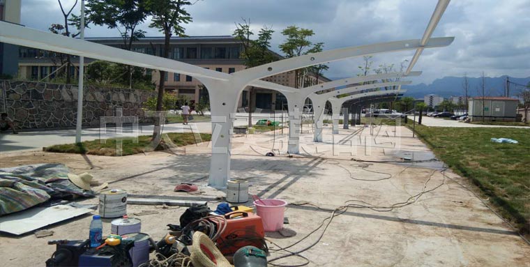 中天立美膜結(jié)構(gòu)車棚施工