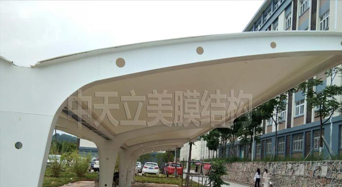 中天立美膜結(jié)構(gòu)車棚拉膜