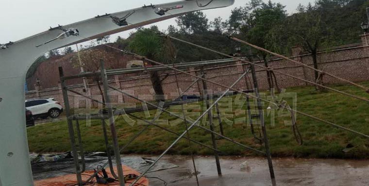 中天立美膜結(jié)構(gòu)車棚拉膜