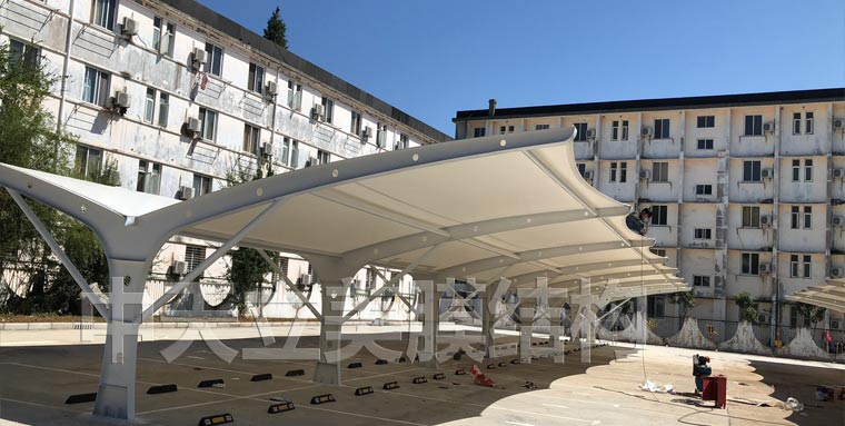 中天立美停車棚完工