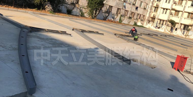 中天立美停車棚 鋼結(jié)構(gòu)焊接