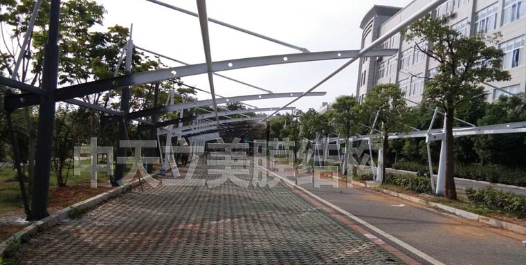 立美車棚刷油漆