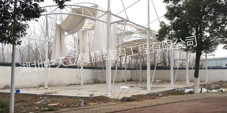 中天立美-籃球場(chǎng)膜結(jié)構(gòu)施工