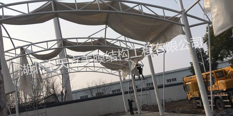 中天立美-籃球場(chǎng)膜結(jié)構(gòu)施工